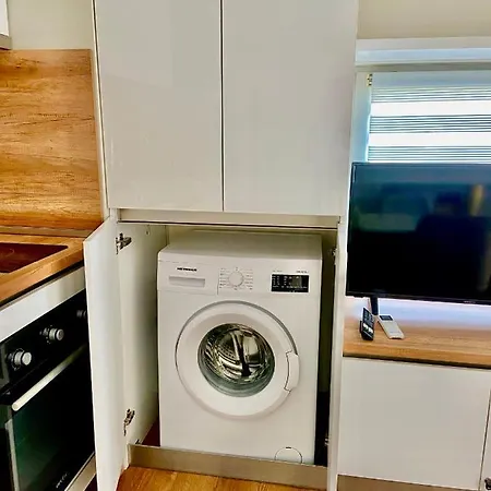 M&m Center With Free Parking *