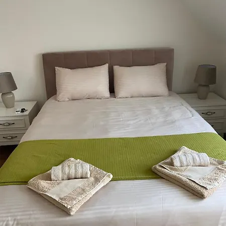 M&m Center With Free Parking