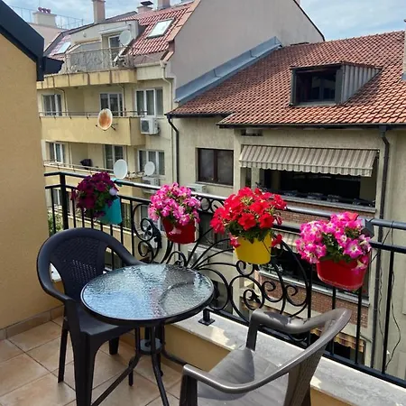 M&m Center With Free Parking Apartment