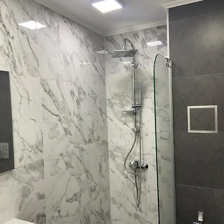 M&m Center With Free Parking דירה