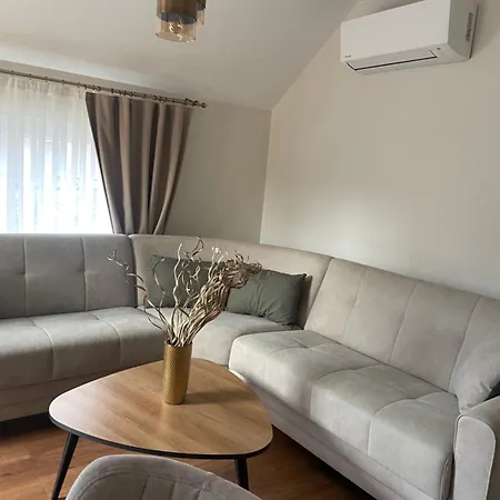 M&m Center With Free Parking *