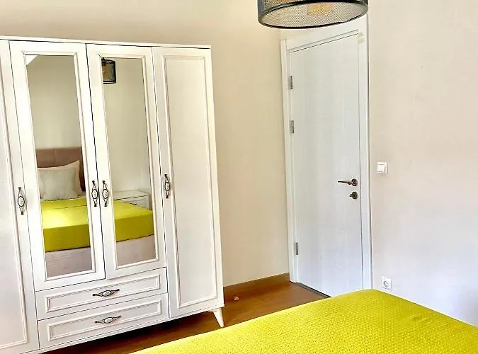 M&m Center With Free Parking *