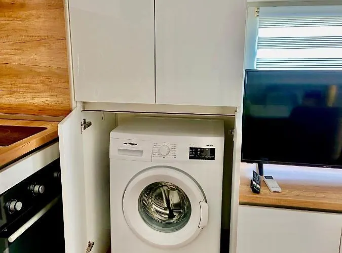 M&m Center With Free Parking *